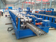 A máquina do Rollforming do trilho de protetor lamina a formação do equipamento com perfuração hidráulica